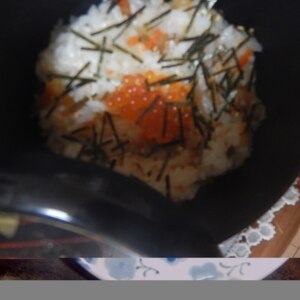 自家製イクラで☆　「鮭の親子バラ寿司」